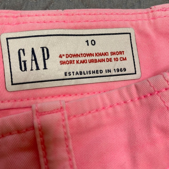 Gap 4” Downtown Khaki Shorts - Picture 3 of 3